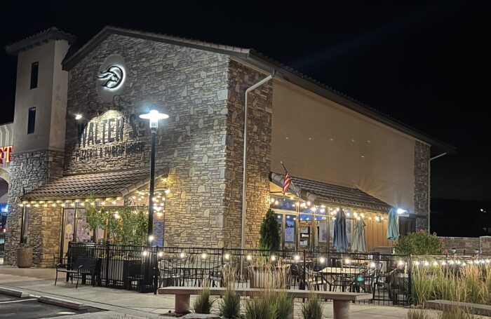 exterior photo of walter's303 pizzeria flying horse location
